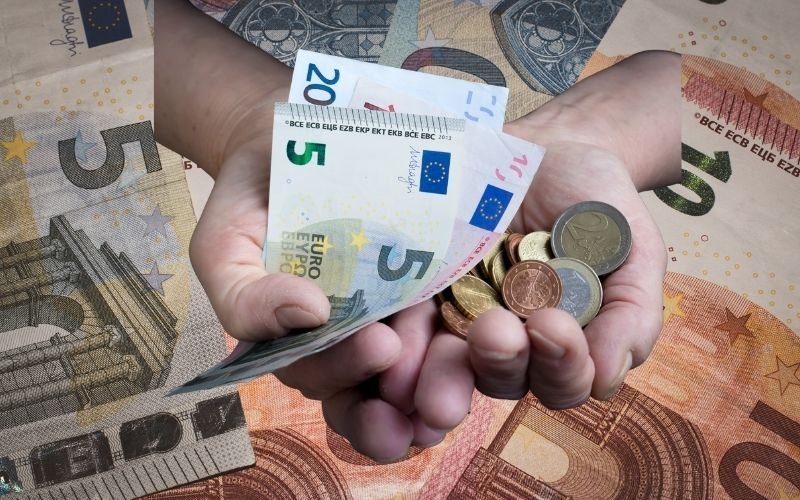 Пенсиите - с най-голям дял от разходите на НОИ