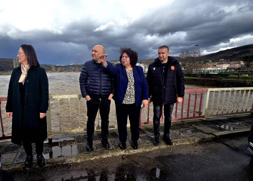 Пеевски прати техника за борба с бедствието в Крумовград 