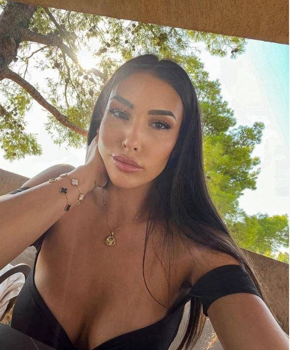 Юксел Кадриев е станал заврян зет, пише в. Уикенд. След