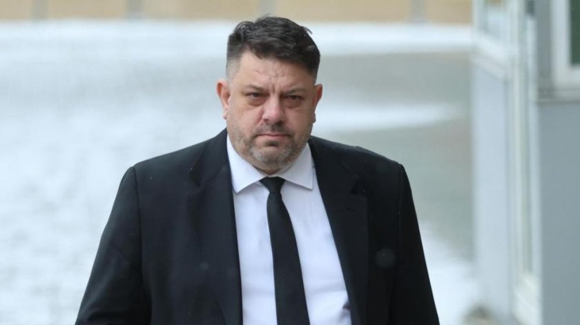 Сагата се заплита: Зафиров няма да подава оставка, за да не предава хората