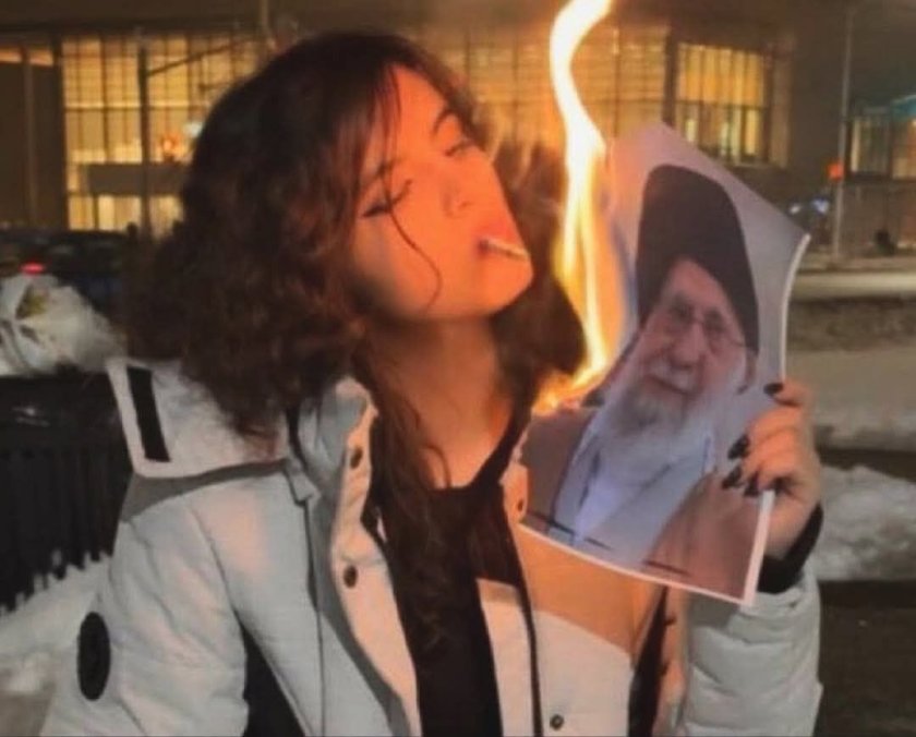 Бунтът в Иран в една снимка