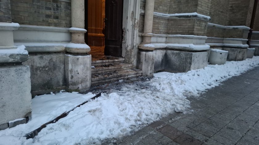Умишлен палеж на катедрала в центъра на Нови Сад