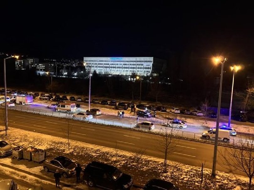 Кола се обърна по таван на столичен булевард