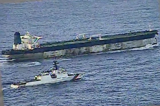 СAЩ зaдържaт пореден тaнкер на Путин