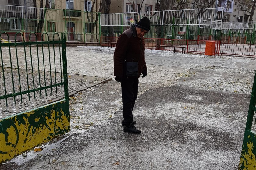 Осъдиха общината в Смолян да плати 30 000 лв. на жена, счупила си глезена на заледена улица