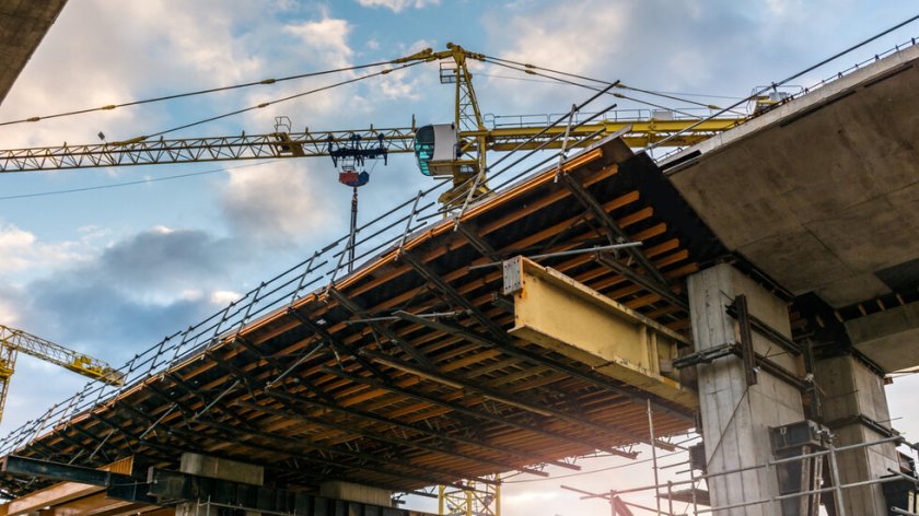 Кран пак падна върху магистрала в Тайланд, има загинали