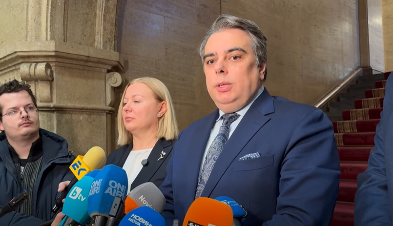 Лидерът на Продължаваме промяната Асен Василев призова всички на протест