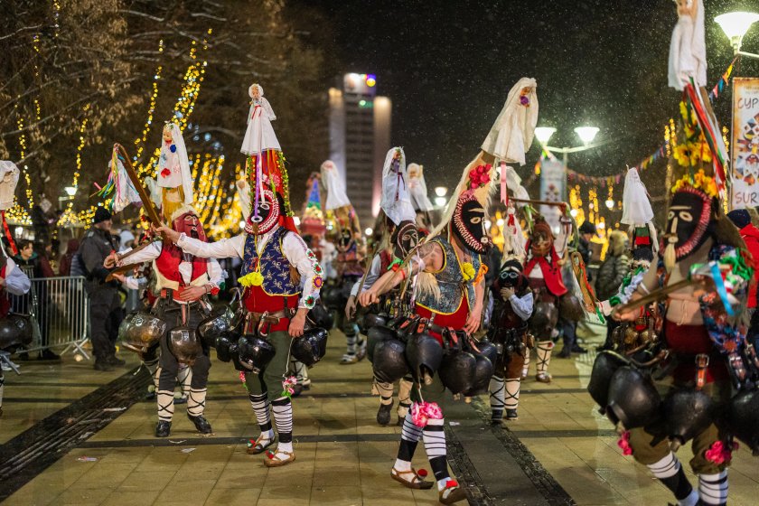 Само в Lupa.bg: Не ходете гладни на Сурва! Дерат яко