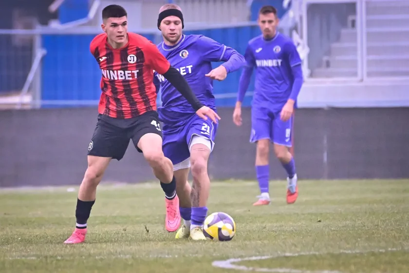 Синът на Валери Божинов титуляр при равенство на Локо Пд