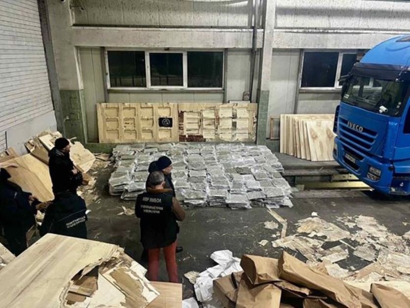 Митничари открили марихуана за 5,5 милиона евро в камион с шперплат