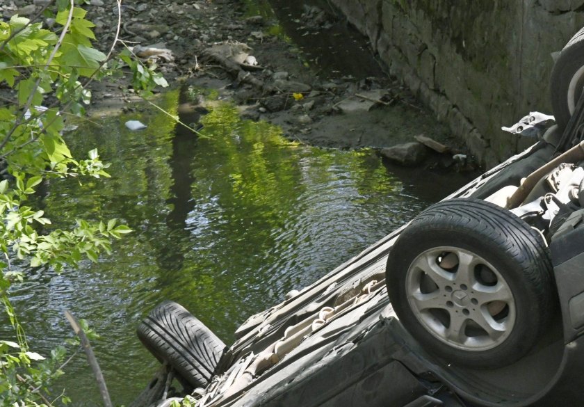 Патрулка падна в дере в Ягодинското ждрело