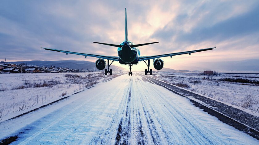 Черен лед затвори летището във Варна