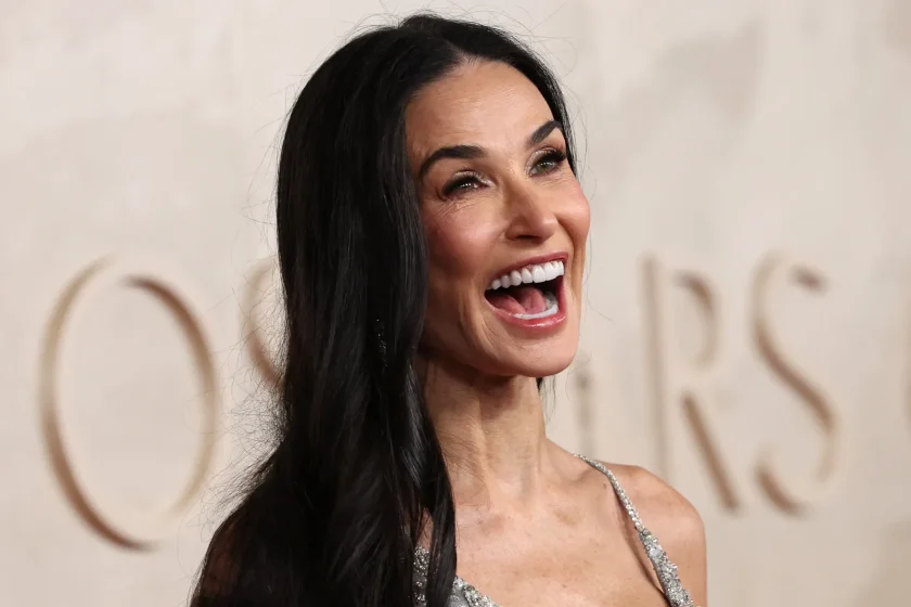 Деми Мур спря да се подстригва