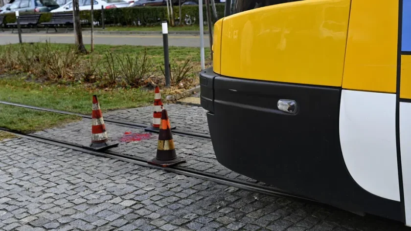 Трамвай удари дете на столично кръстовище