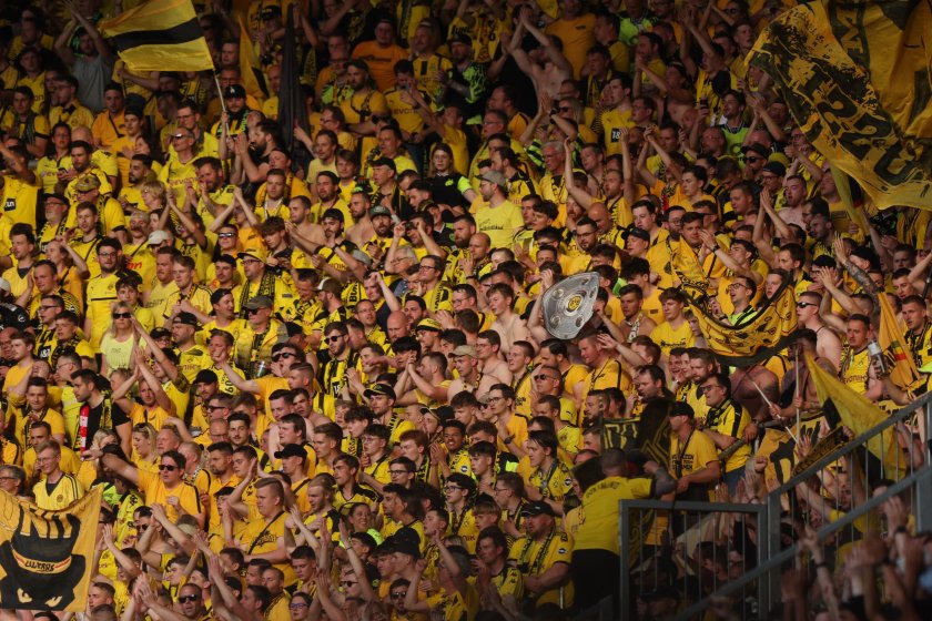 Борусия съсече Вердер, Айнтрахт рухна в Щутгарт