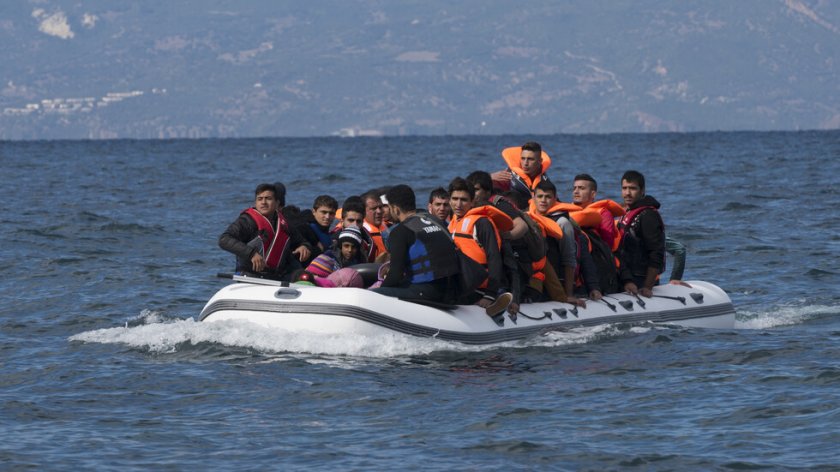12 мигранти загинаха в лодка край гръцки остров