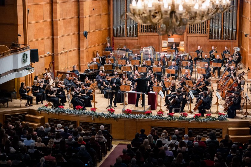 Срамота! Зрители зъзнат от студ в зала "България"