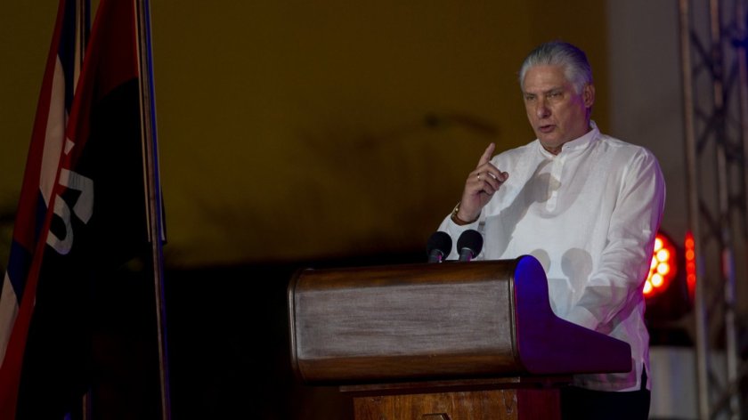 Куба пълзи към военно положение