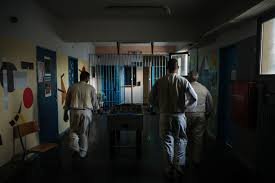 Свършиха местата в гръцките затвори