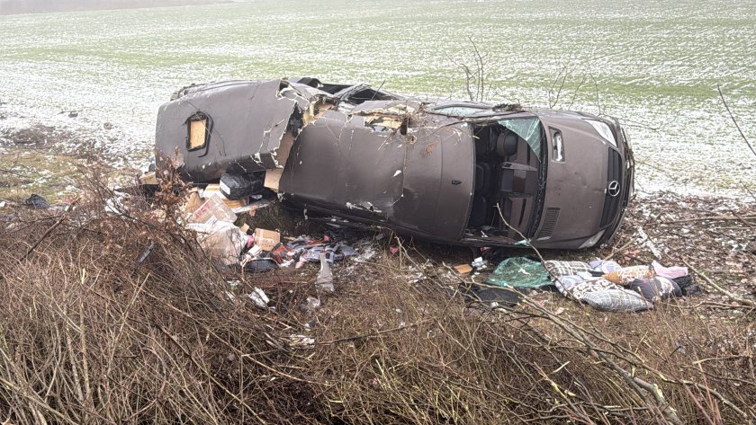 Четирима ранени след катастрофа с два украински буса край Мъглиж