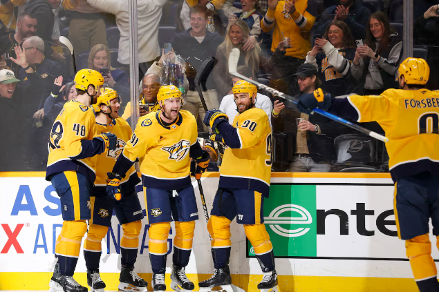 Стивън Стамкос с хеттрик за победа на Нашвил