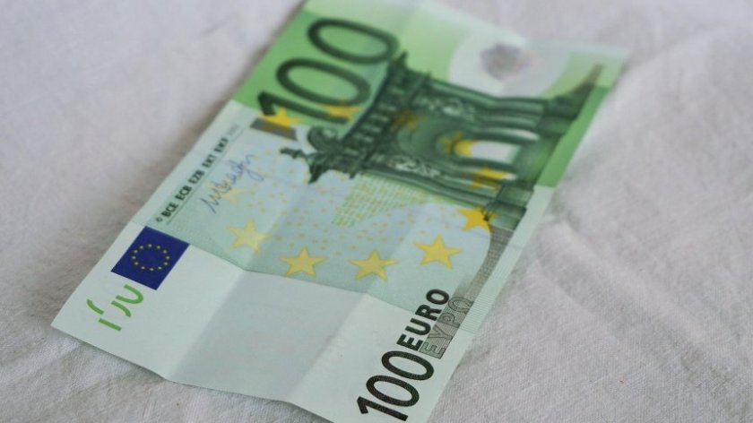 Откриха фалшиви 10 000 евро в пратка на куриерска фирма в Монтана