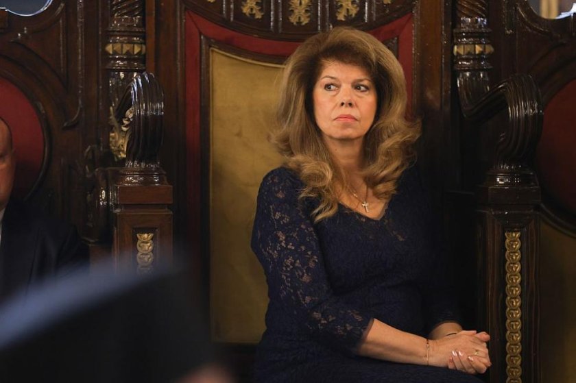 Каква беше Илияна Йотова във Френската гимназия? "Готина мацка", спомнят си съученици