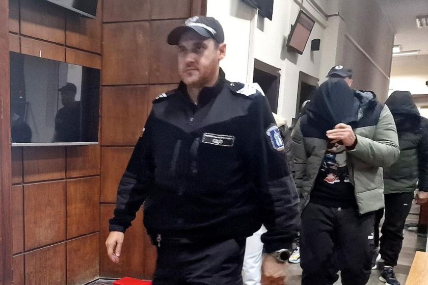 Домашен арест за обвинените за кражба на гориво от тръбопровод край Стара Загора