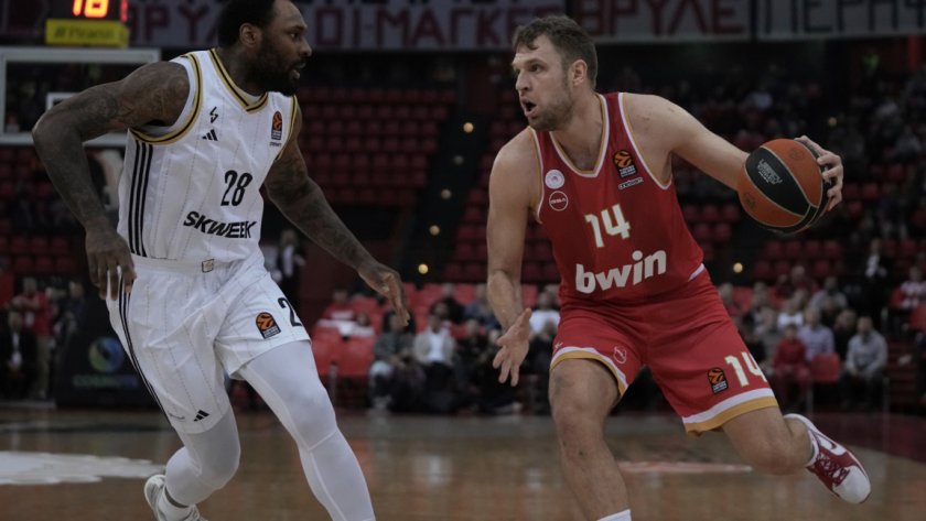 Саша Везенков дърпа Олимпиакос напред