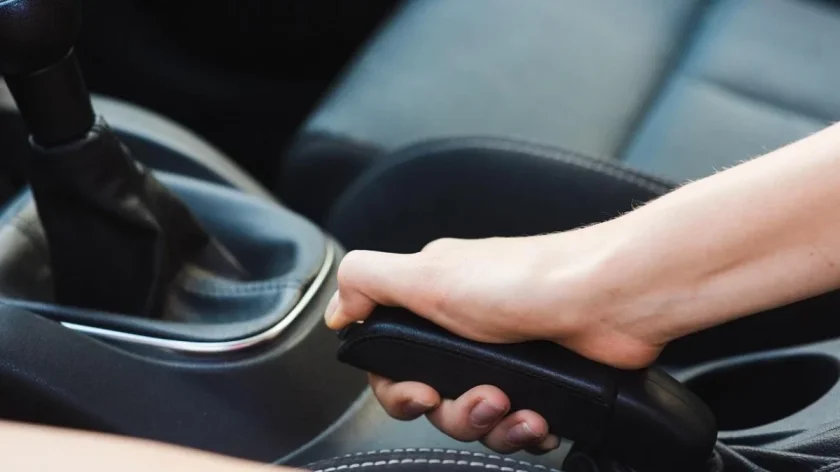 Как да паркираме в студа, на ръчна или на скорост