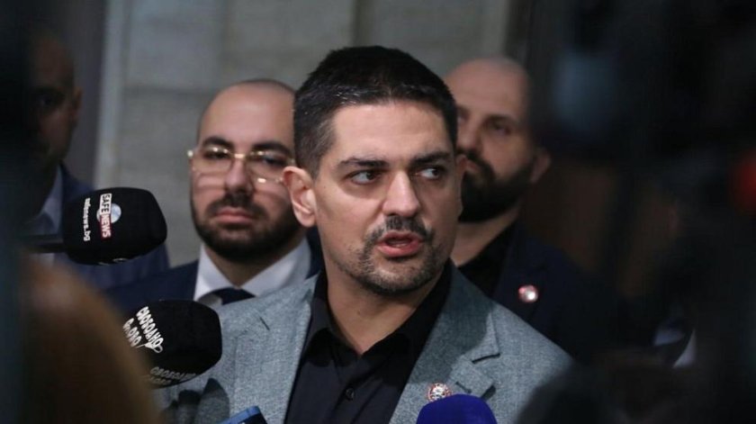 Радостин Василев: Саботаж на изборите и &bdquo;последно 20&ldquo; на управляващото мнозинство, искат 100% хартиено гласуване