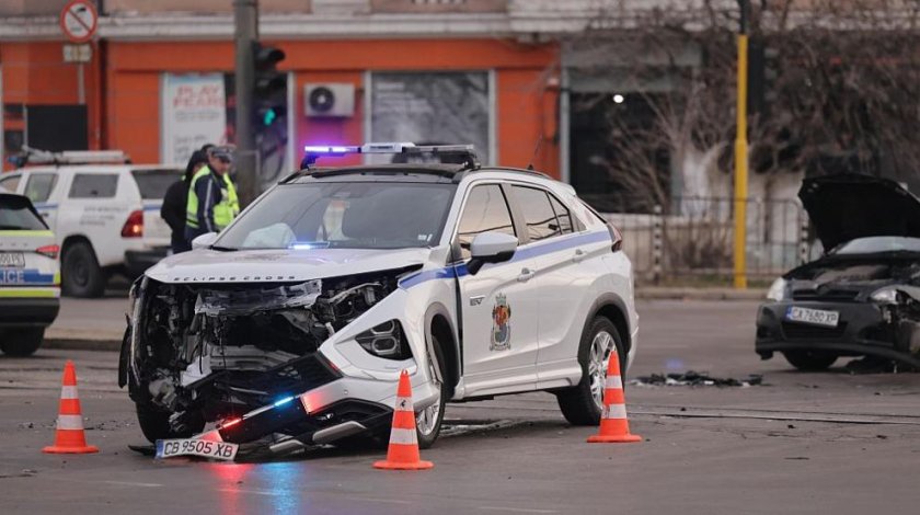 Катастрофа с джип на Столична община под Моста на влюбените при НДК