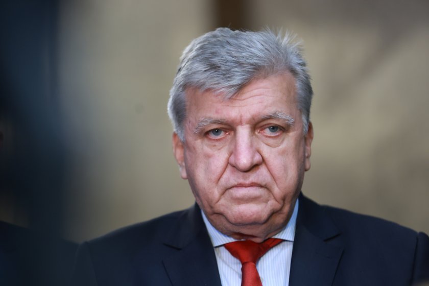 Eкоминистър Генов: Работещите в "Кроношпан" са заплашвани по телефона 