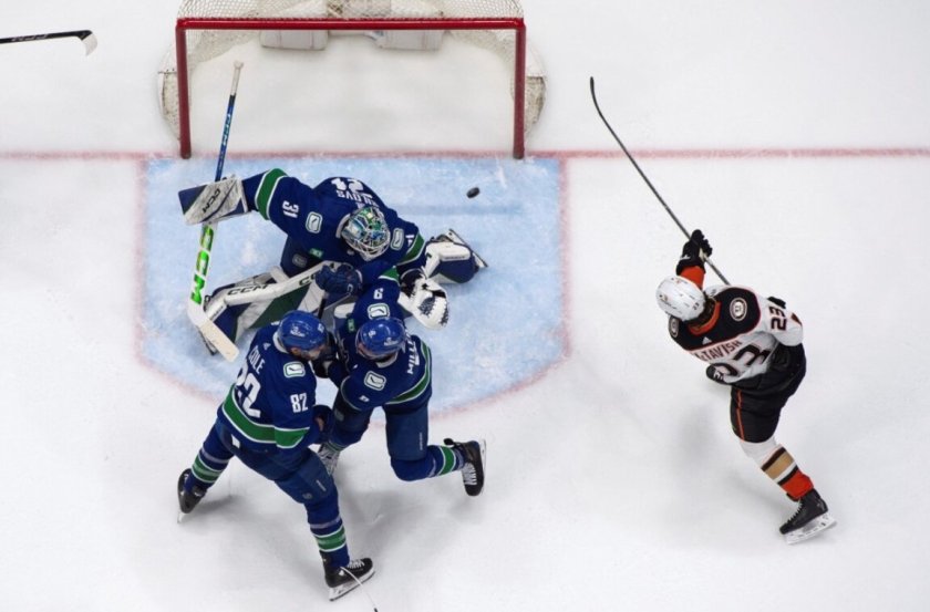 Ванкувър сложи край на серия от 11 поредни загуби 