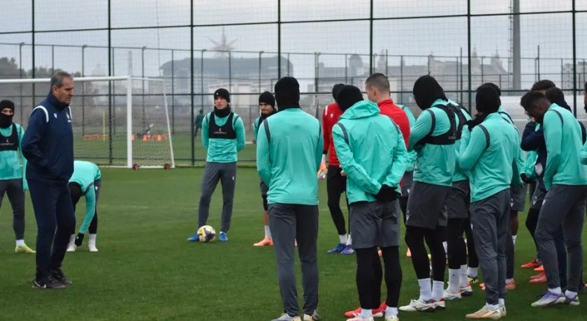 Лошото време прекрати лагера на Ботев Пловдив в Анталия