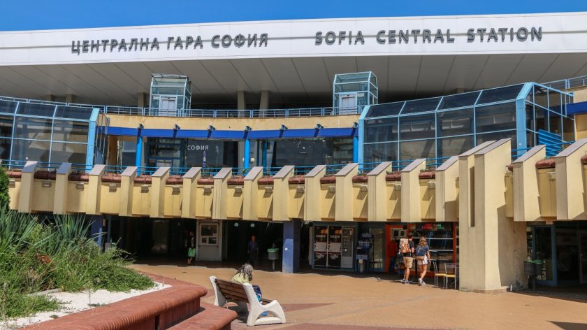Пипнаха мъжа подал фалшив сигнал за бомба на Централната жп гара в София