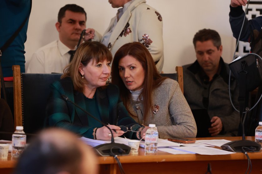 Радев "разгони" Правна комисия в парламента