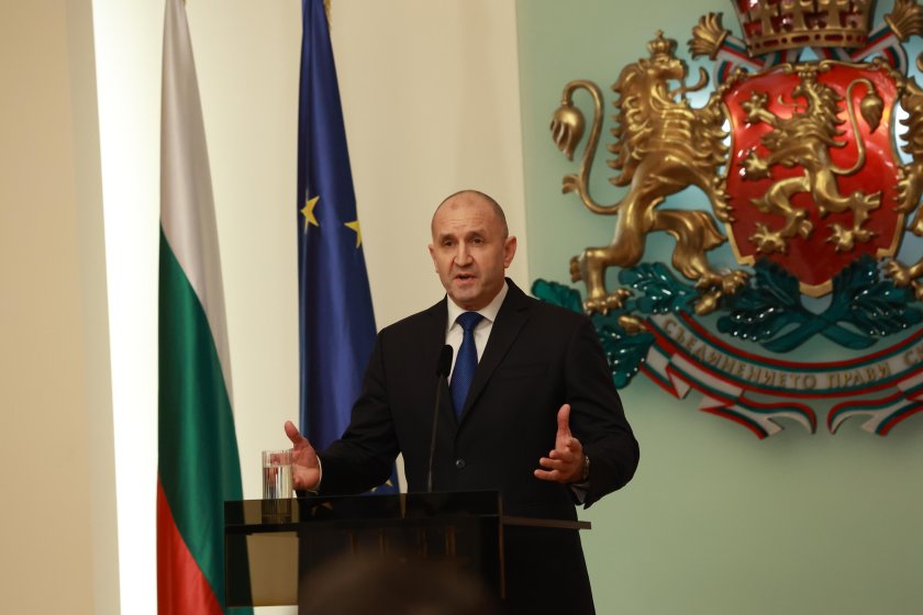 СОЦИОЛОГИЯ: 64% одобряват оставката на президента Радев