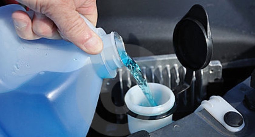 Откриха опасна течност за чистачки с метанол