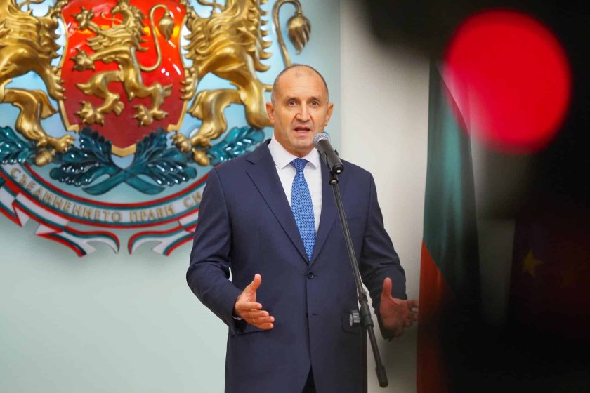 Президентът Румен Радев подаде оставка днес пред Конституционния съд. Вчера,