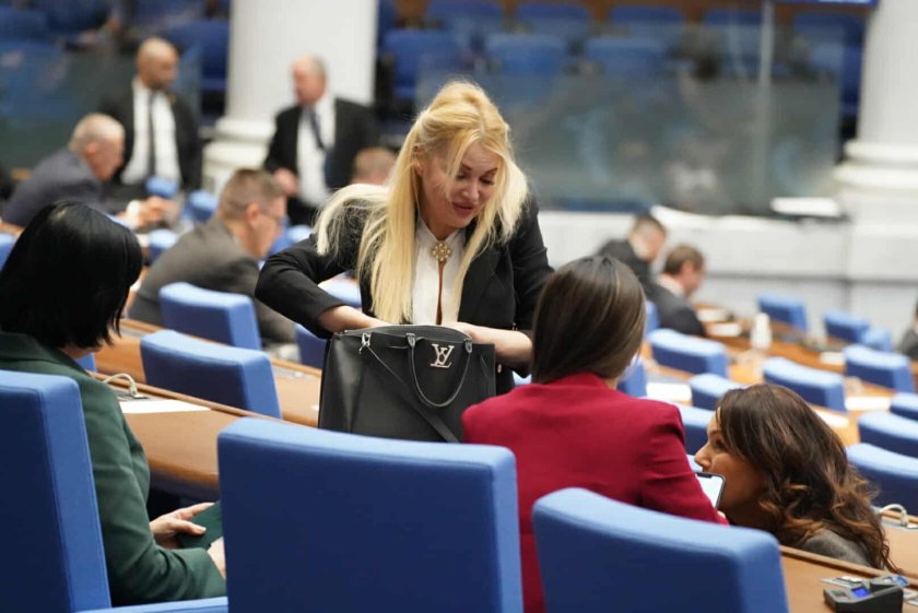 С чанта за поне 6-7 хиляди лева реши да се