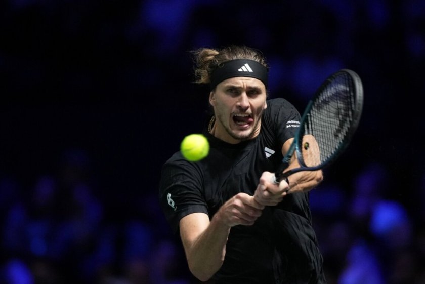 Зверев продължава, Рубльов е аут