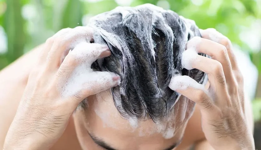 На вниманието на Хилъри Клинтън: Колко често да мием косата?