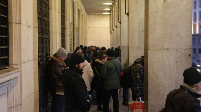 Истински фурор настана пред Българската народна банка за първата българска