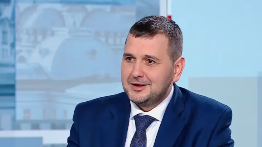 Не търсете интрига там, където няма. Коалицията е стабилна. Тепърва