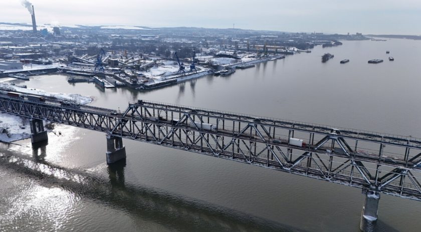 В МОМЕНТА: Затварят Дунав мост при Русе 