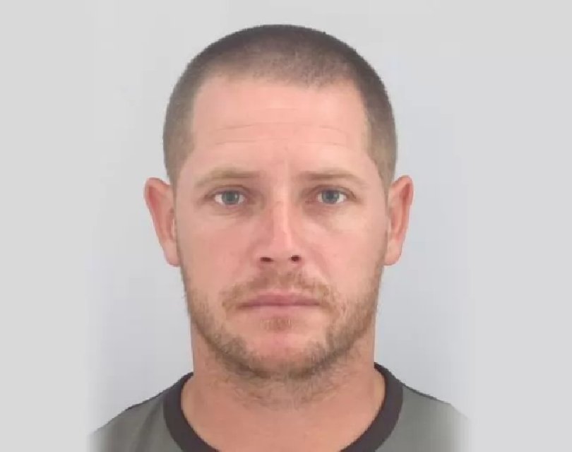 Полицията във Варна издирва 31-годишен мъж, заподозрян за убийство.От Областната