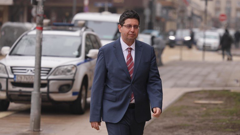 Трето "не" за Йотова 