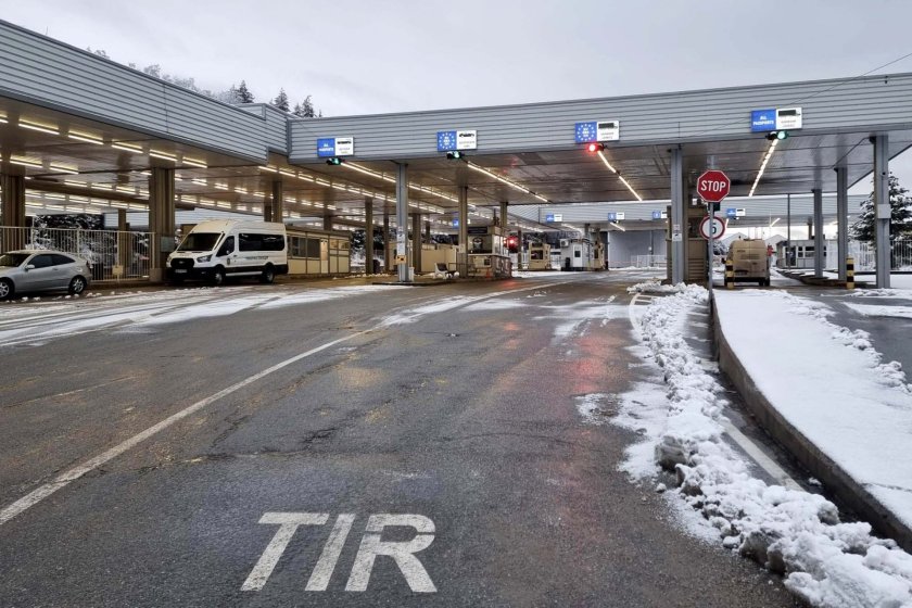 Спряха пропускането на камиони на граничните пунктове със Сърбия и РСМ 