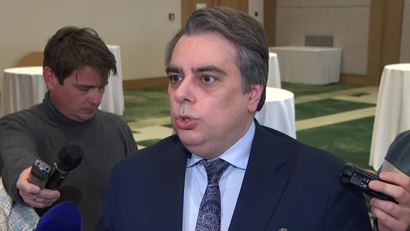 Асен Василев отсече: Няма да има управление с Радев - но ако иска, нека ни подкрепи 